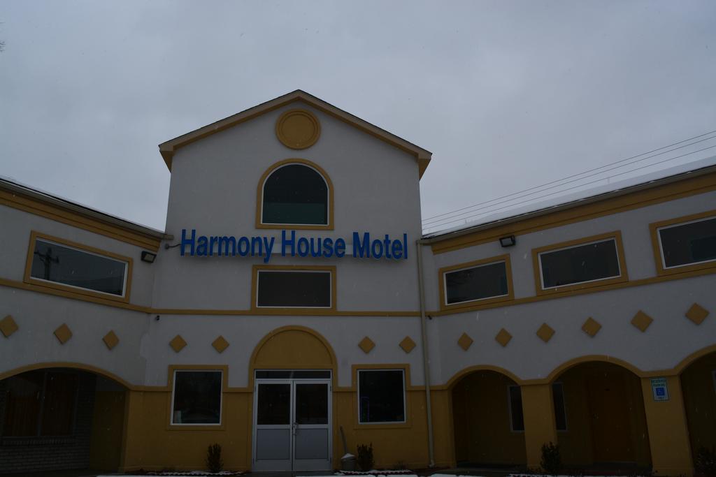 The Harmony House Motel Ypsilanti Bagian luar foto